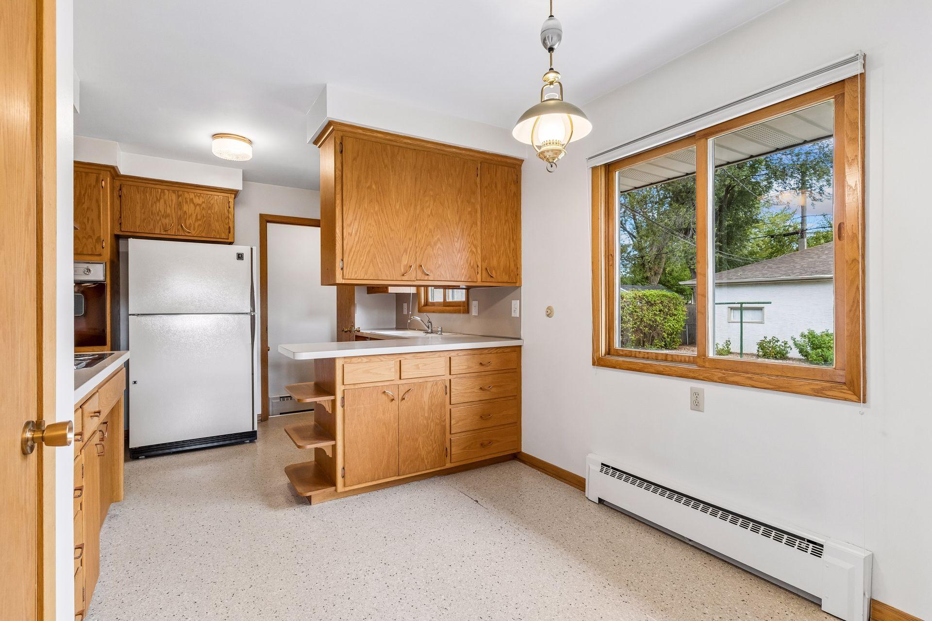 202 Ash Street W