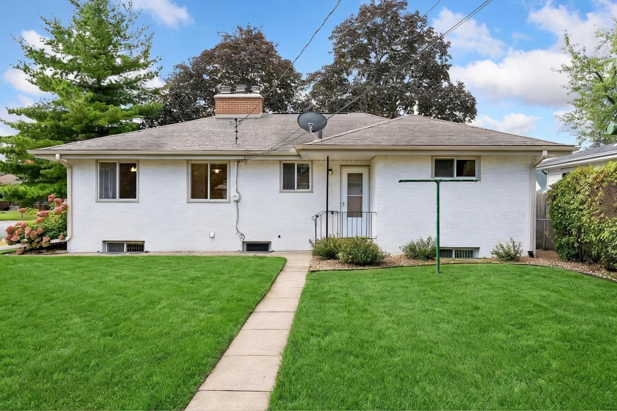 202 Ash Street W