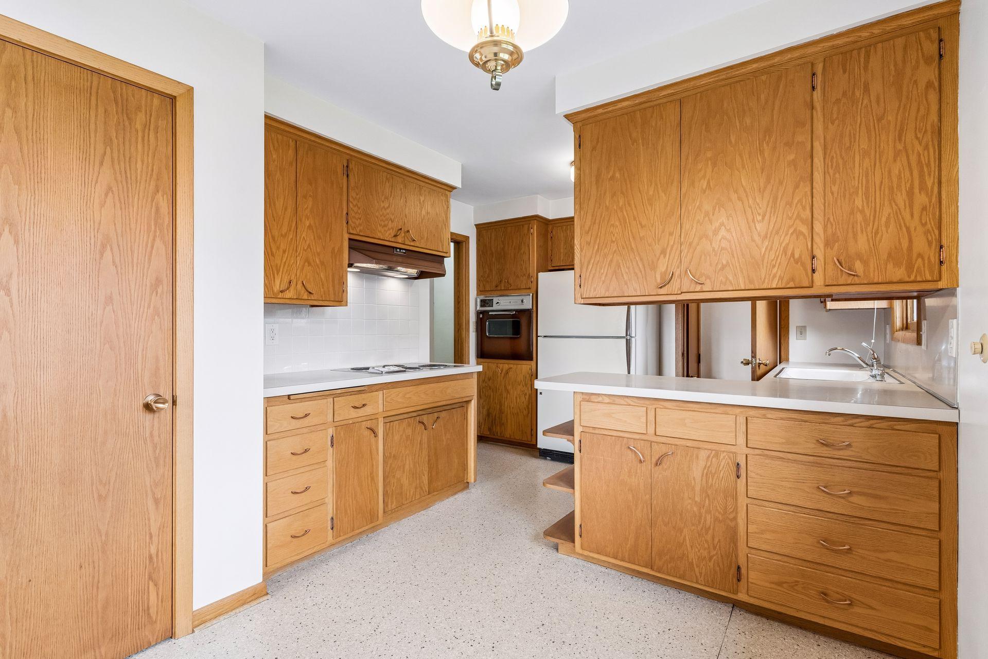 202 Ash Street W