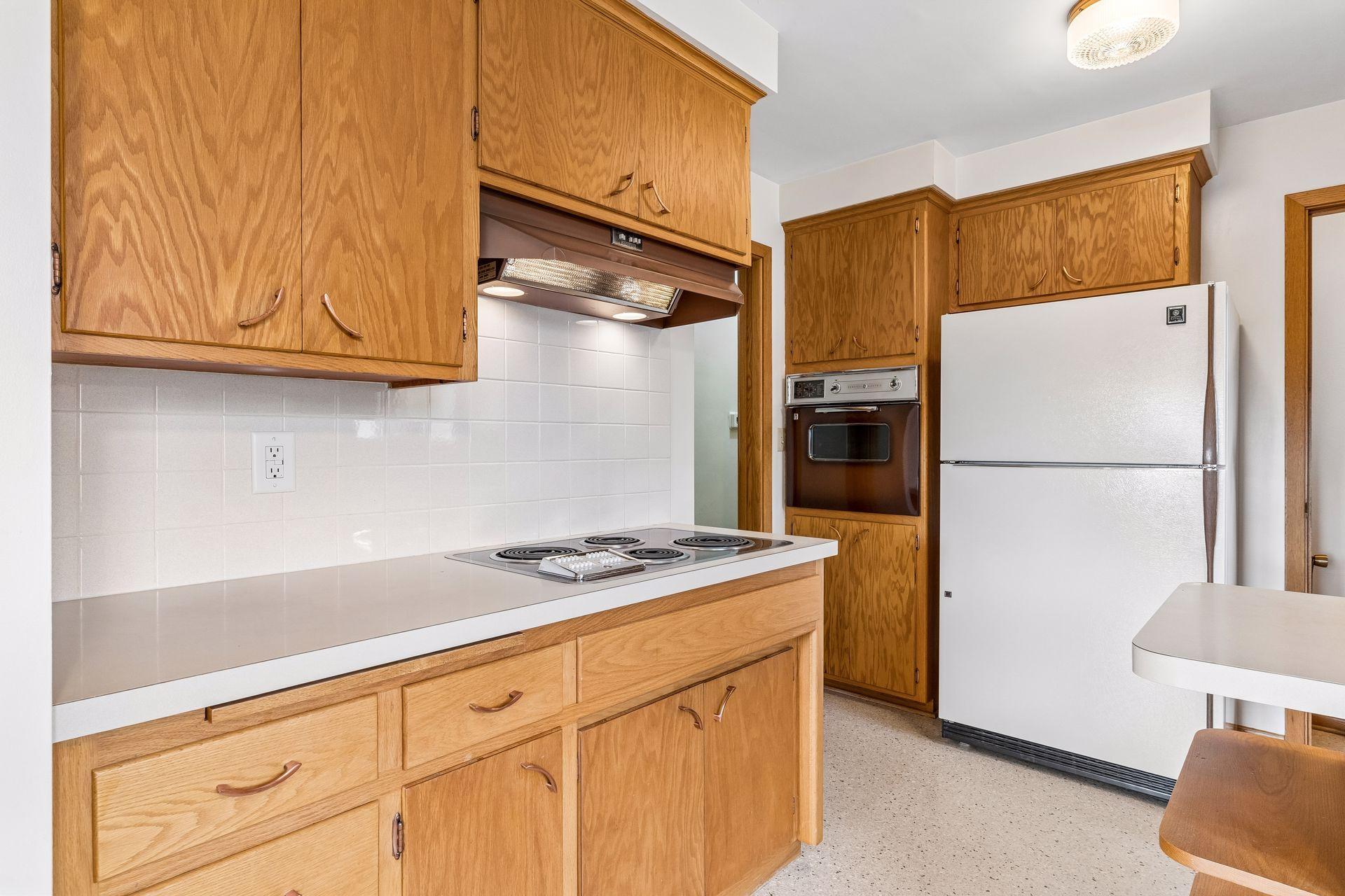 202 Ash Street W