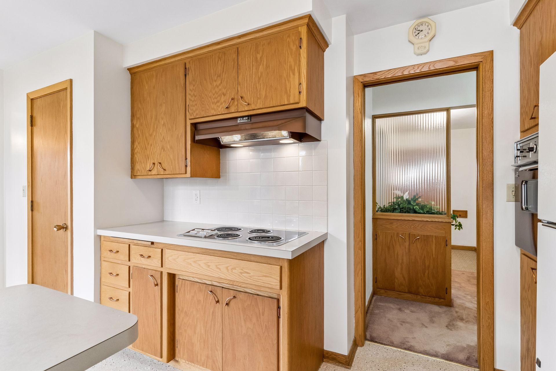 202 Ash Street W