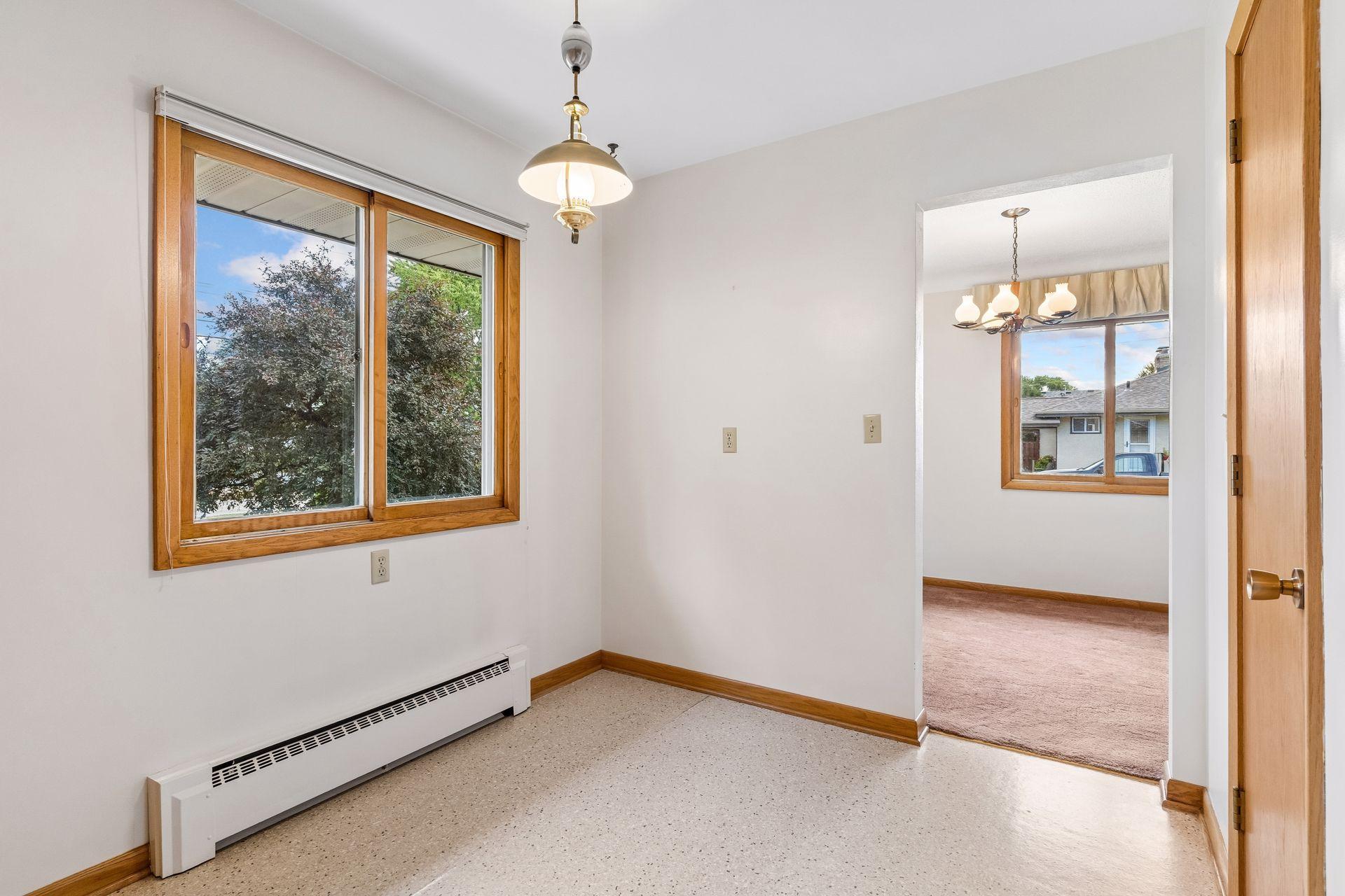 202 Ash Street W