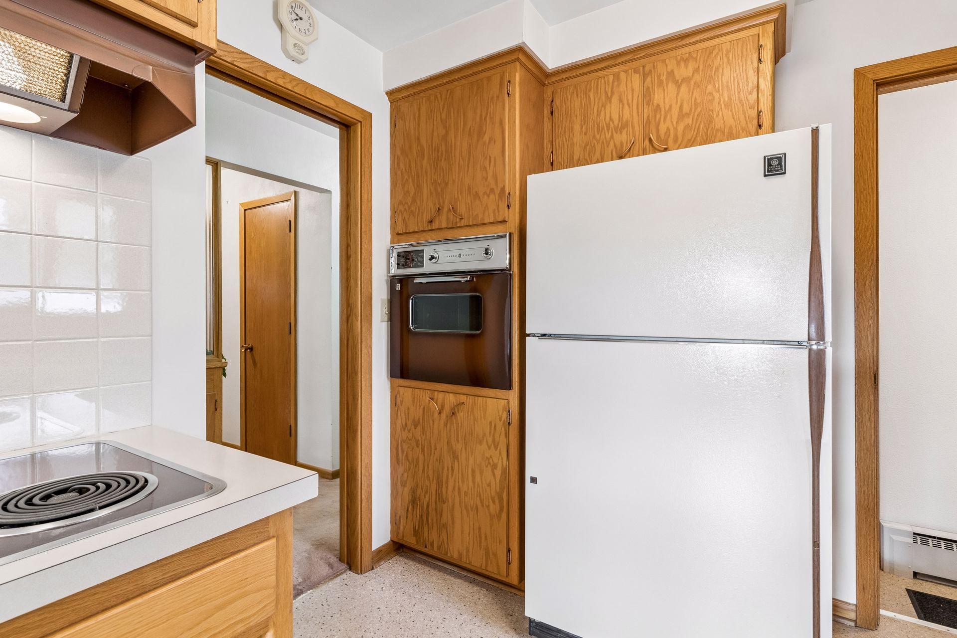 202 Ash Street W