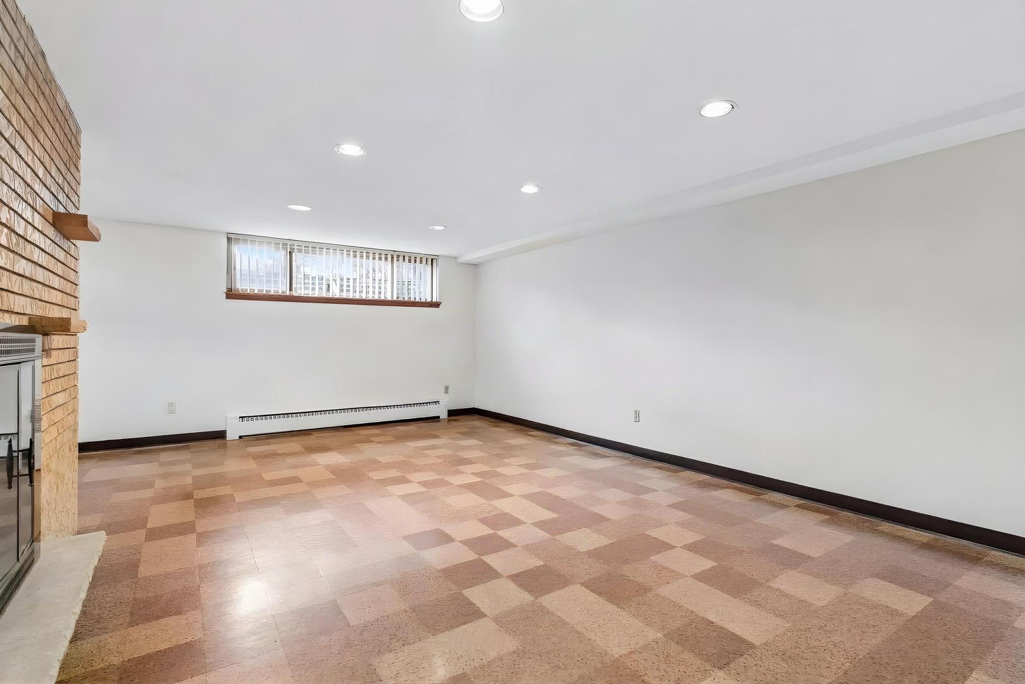 202 Ash Street W