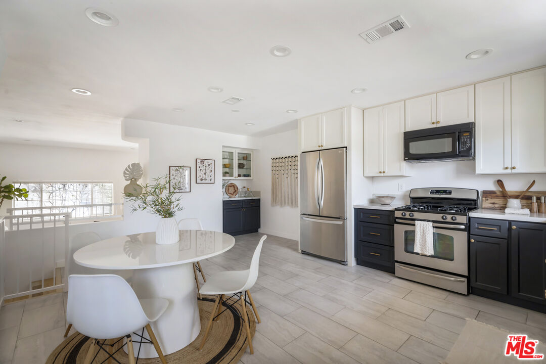 11536 Burbank Blvd Unit: 103