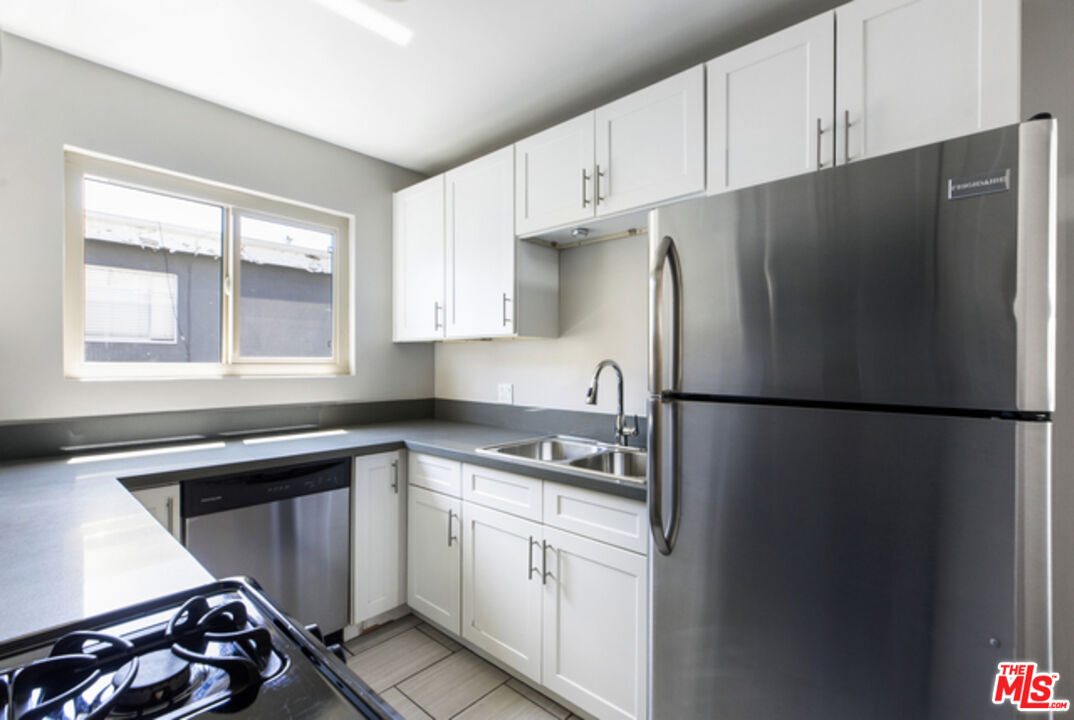 925 N Curson Ave Unit: 6