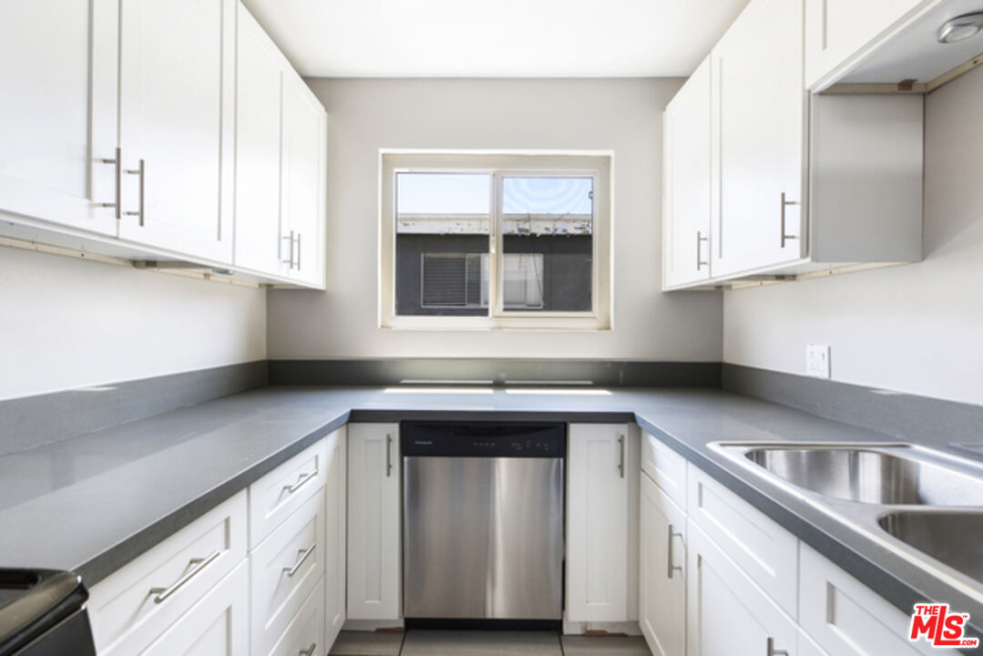 925 N Curson Ave Unit: 6