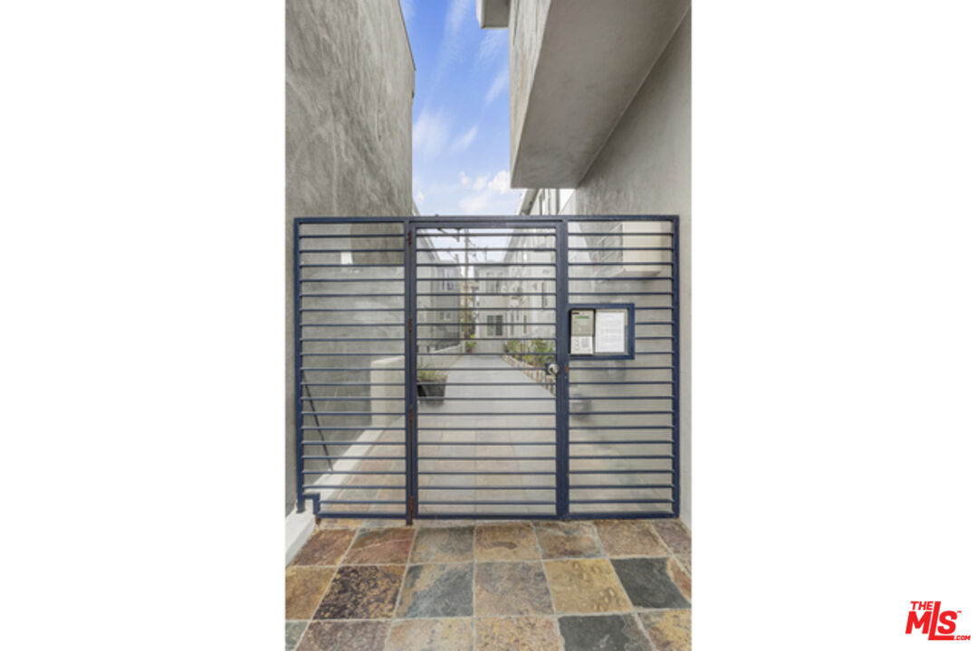 925 N Curson Ave Unit: 6