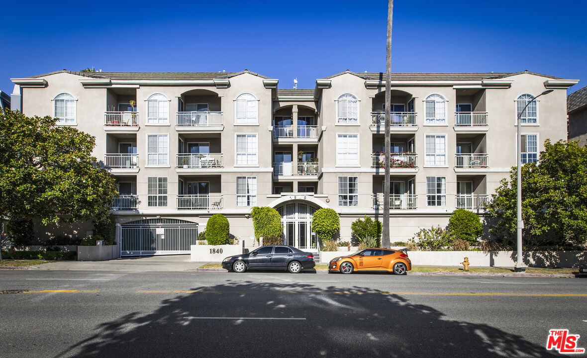 1840 S Beverly Glen Blvd Unit: 309