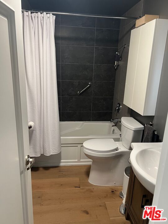 120 S Mentor Ave Unit: 301