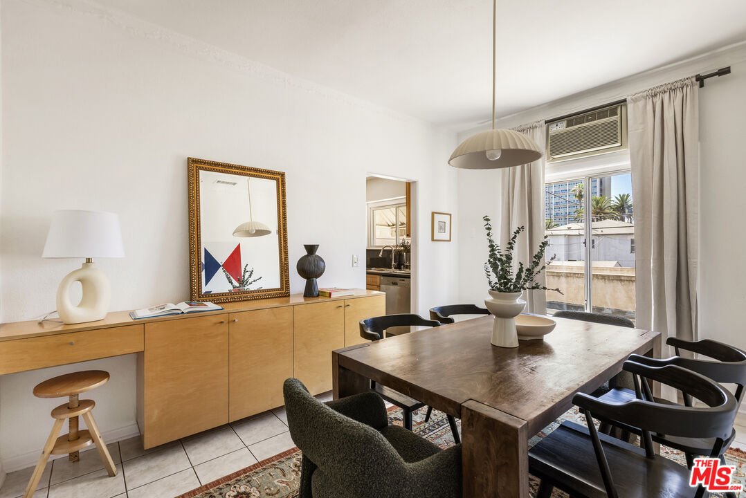 1147 S Westmoreland Ave Unit: 2