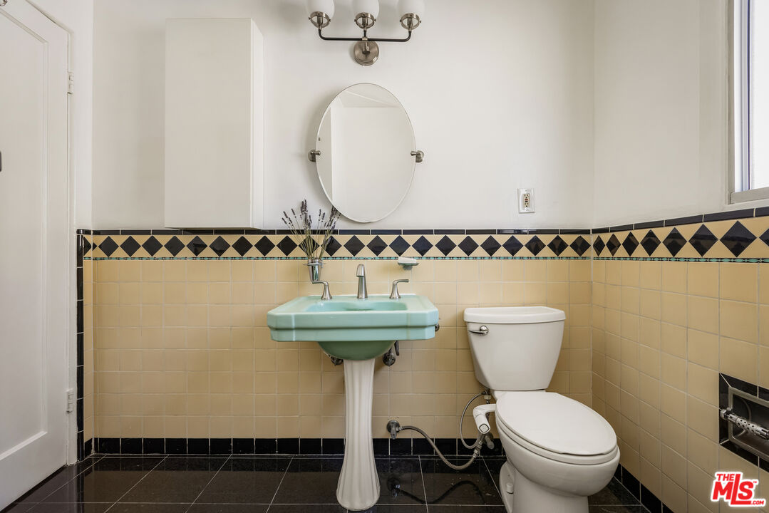 1147 S Westmoreland Ave Unit: 2