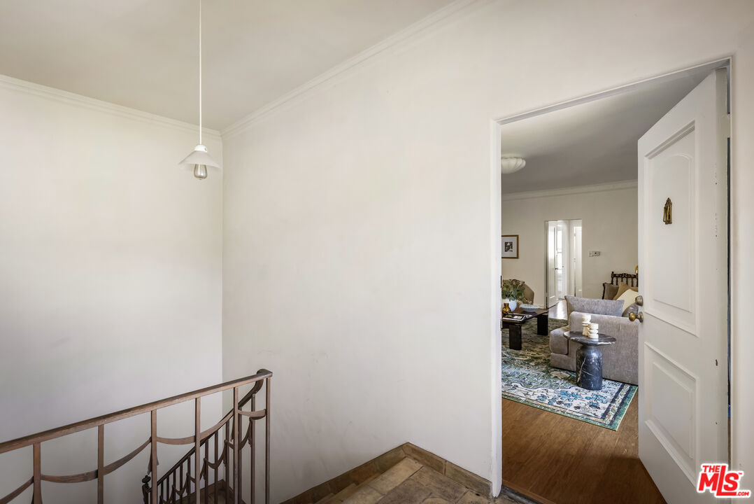 1147 S Westmoreland Ave Unit: 2