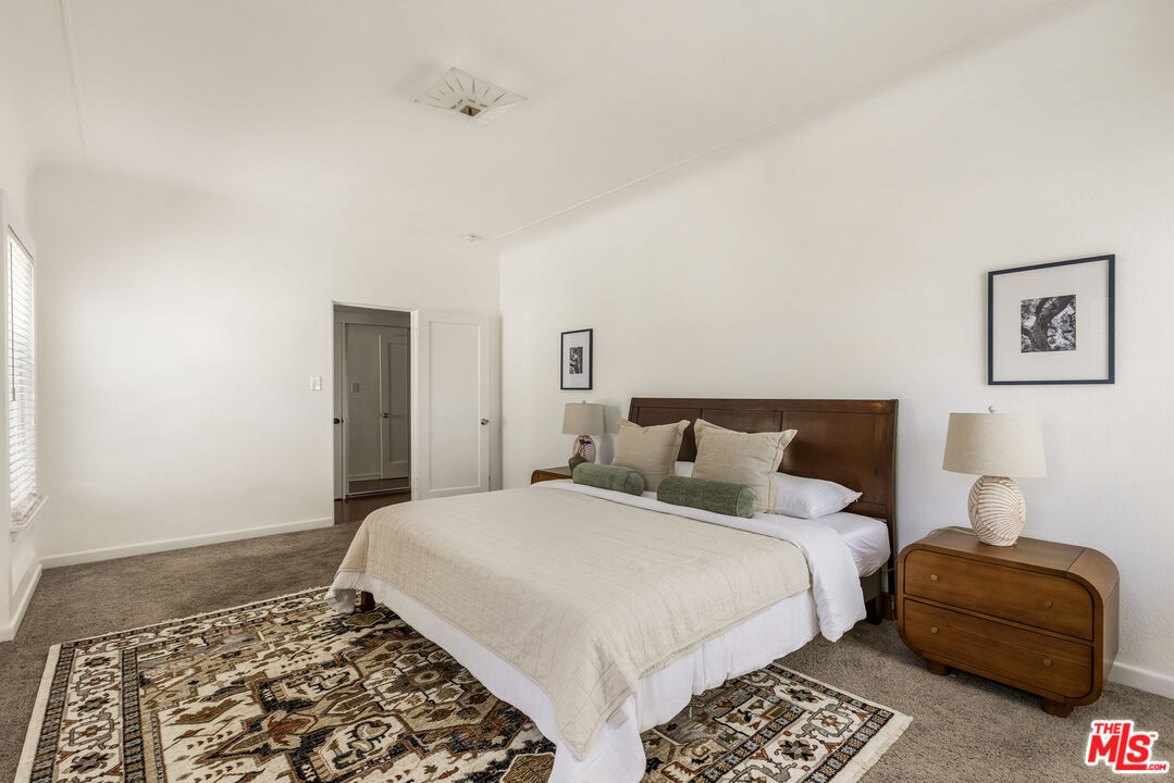 1147 S Westmoreland Ave Unit: 2