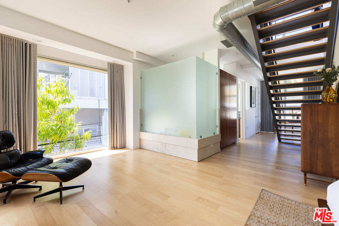 1137 Hacienda Pl Unit: 107