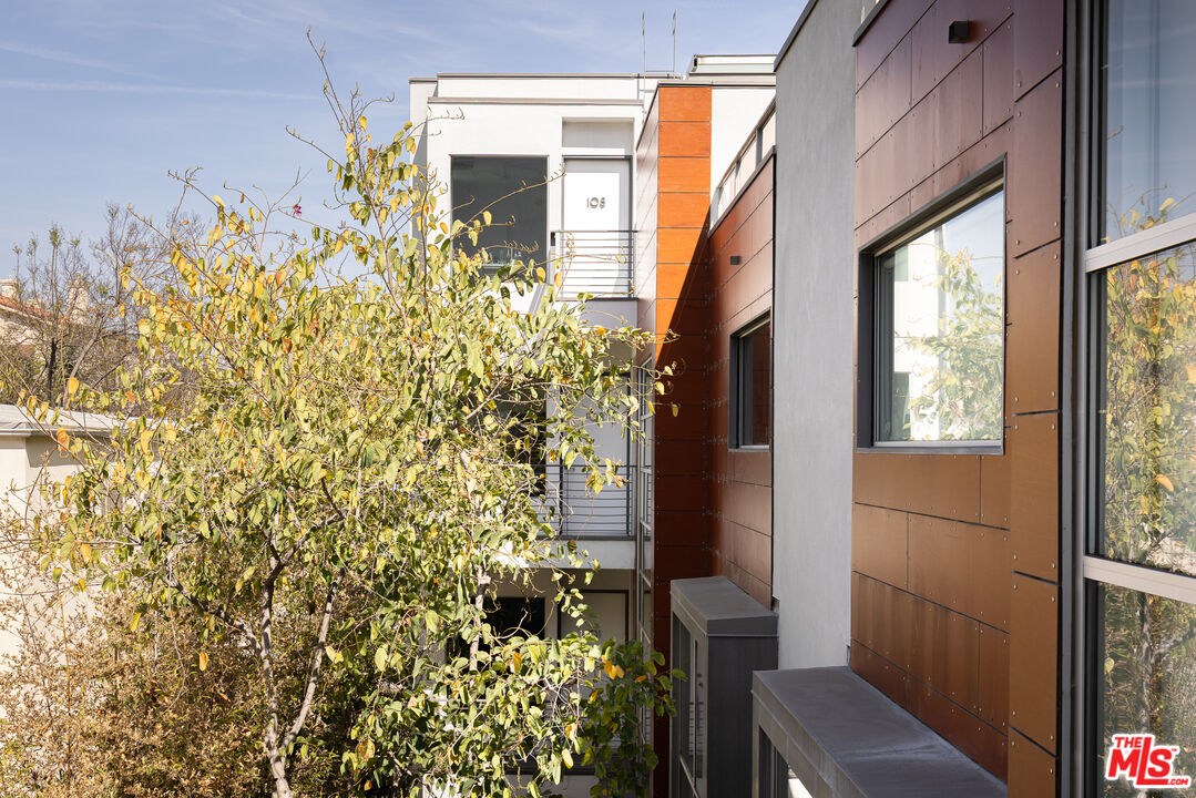 1137 Hacienda Pl Unit: 107