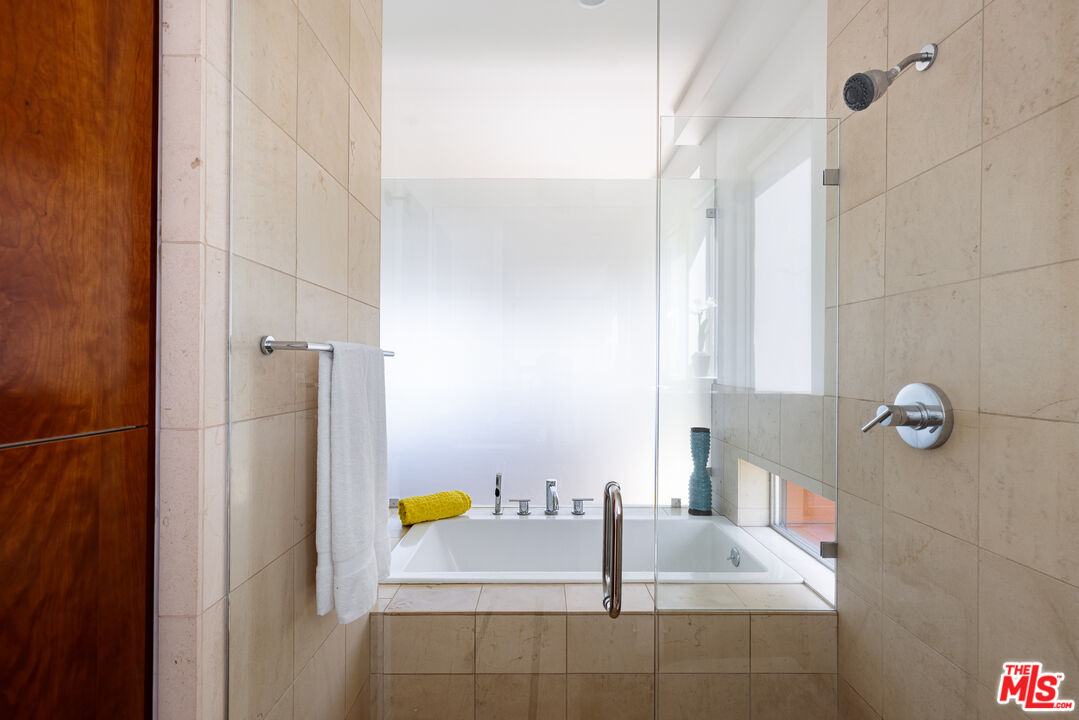 1137 Hacienda Pl Unit: 107