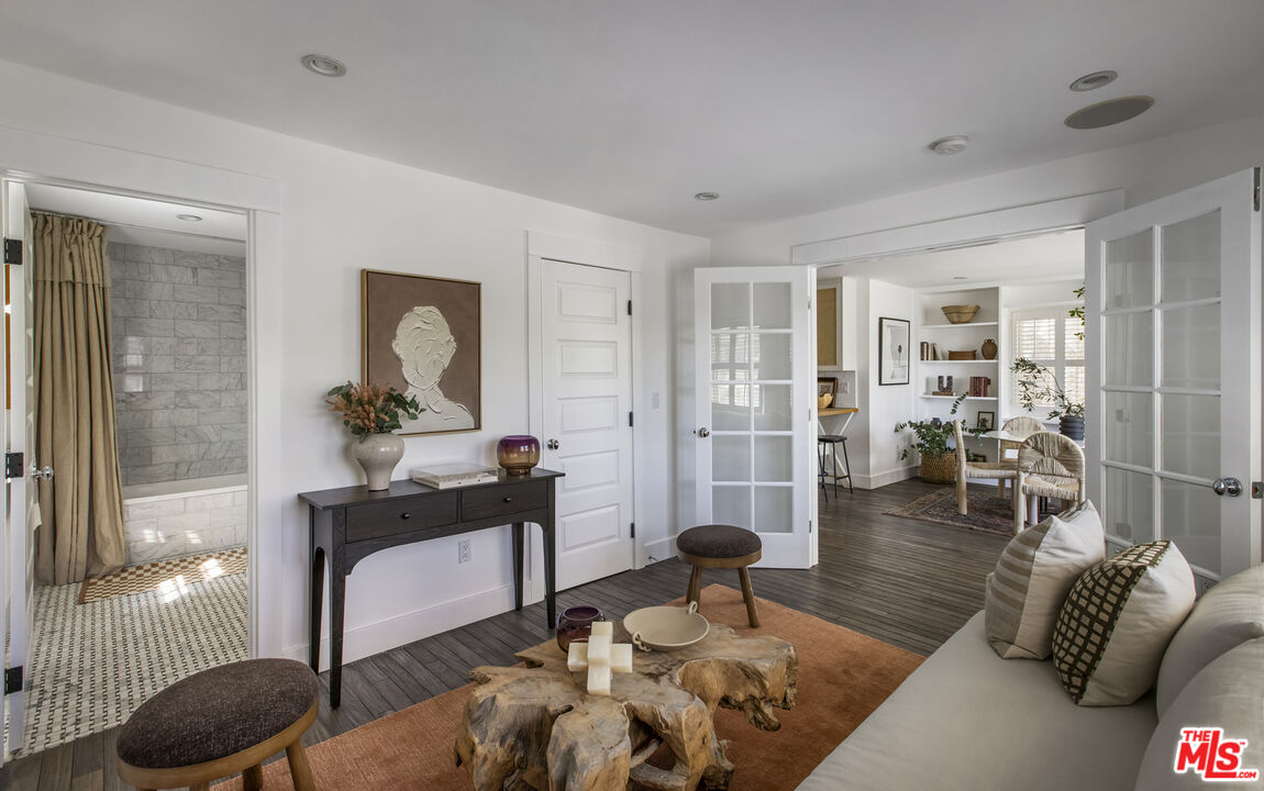 3831 Fernwood Ave