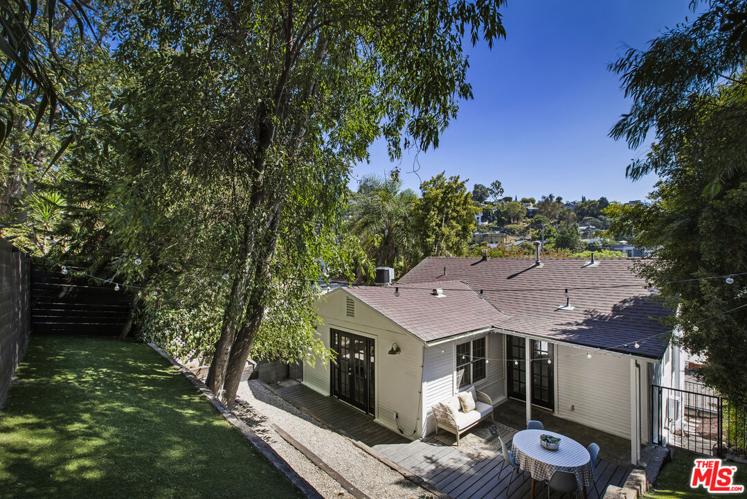 3831 Fernwood Ave