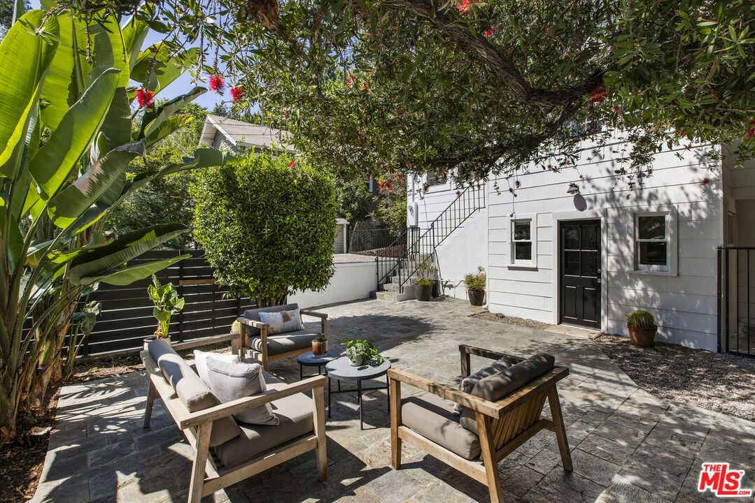 3831 Fernwood Ave