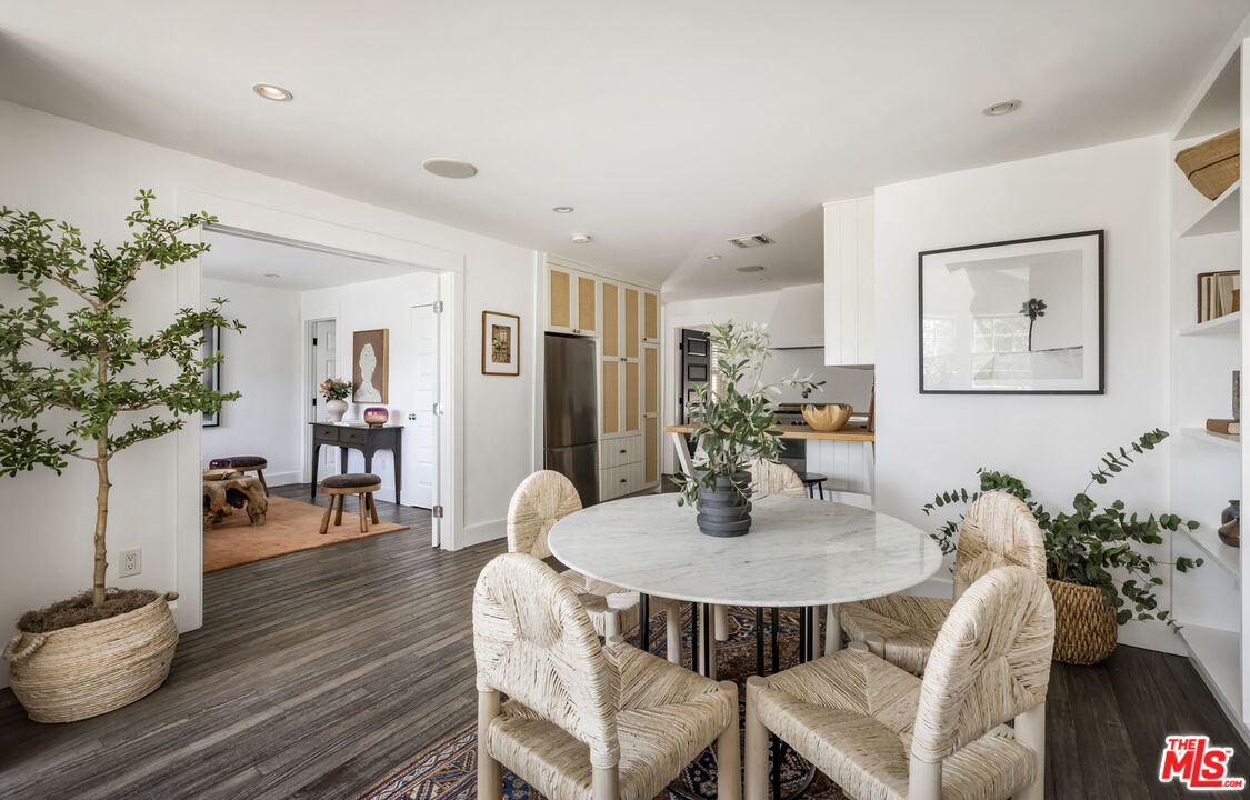 3831 Fernwood Ave