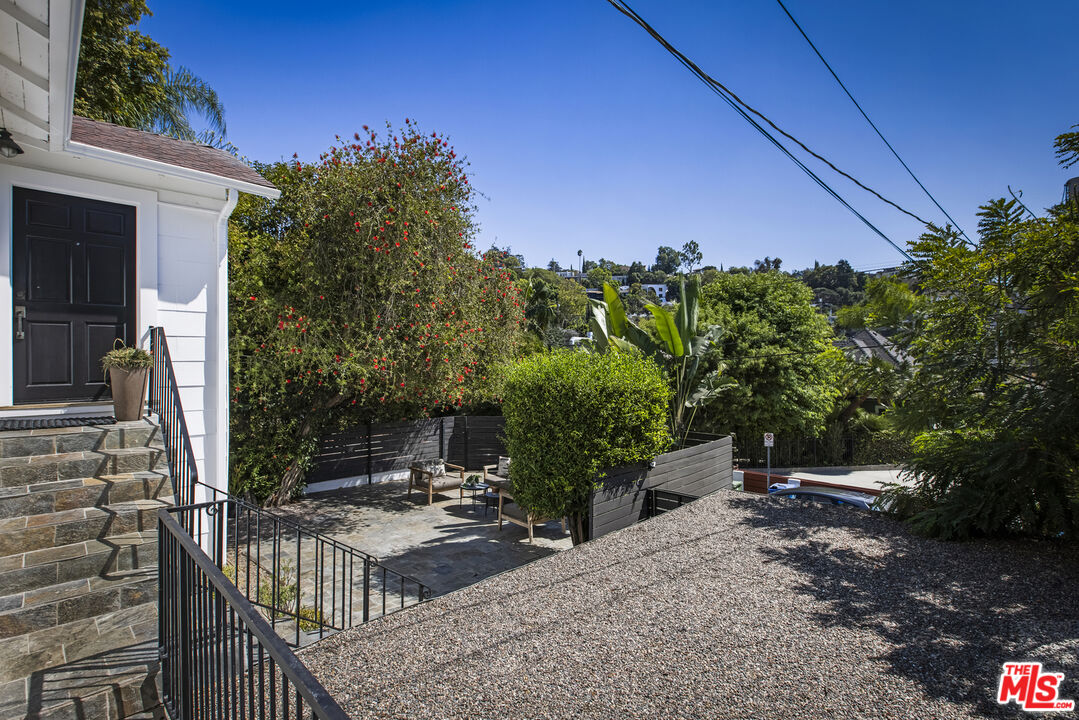 3831 Fernwood Ave