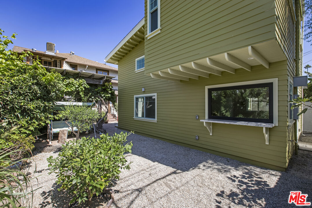 2358 W 20TH ST