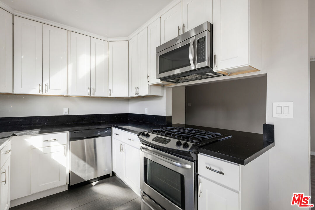 925 N Curson Ave Unit: 8