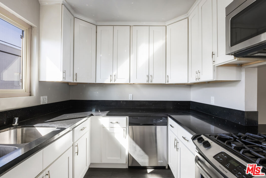 925 N Curson Ave Unit: 8