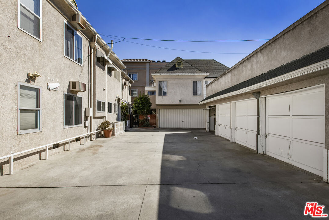 1147 S Westmoreland Ave Unit: 2