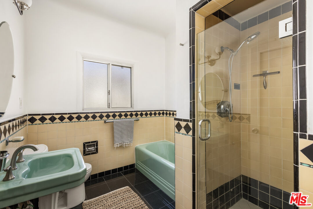 1147 S Westmoreland Ave Unit: 2