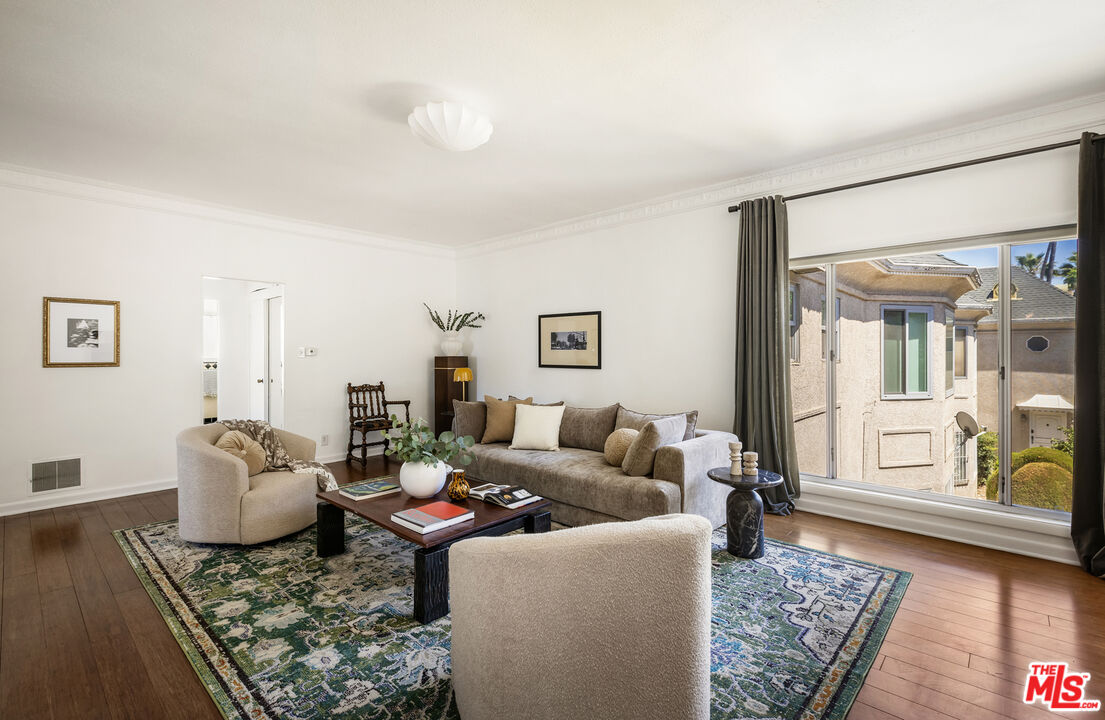 1147 S Westmoreland Ave Unit: 2