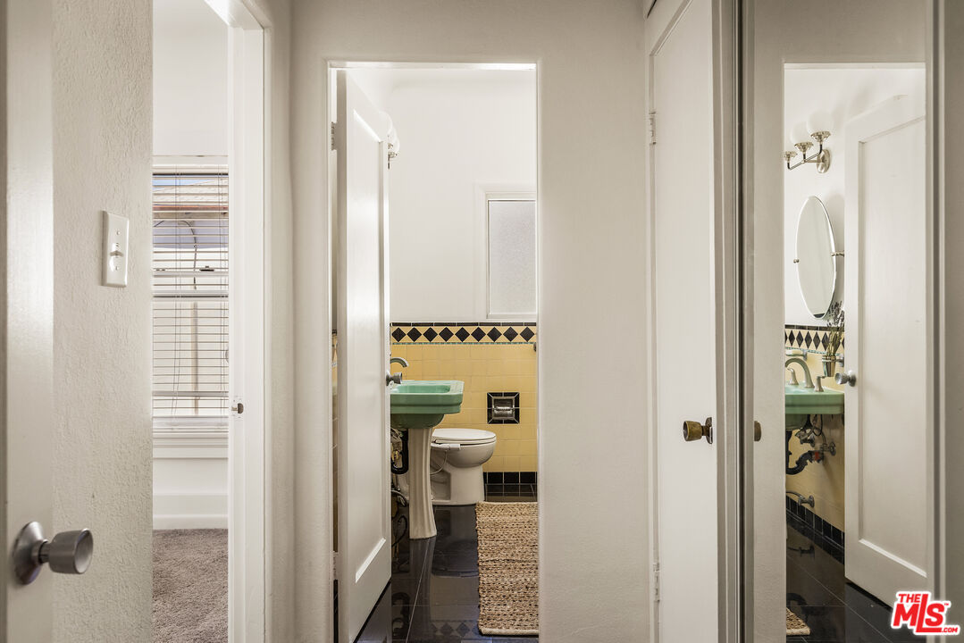 1147 S Westmoreland Ave Unit: 2