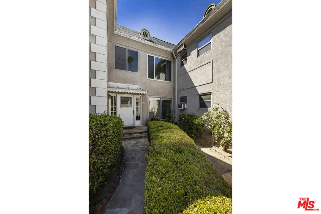 1147 S Westmoreland Ave Unit: 2