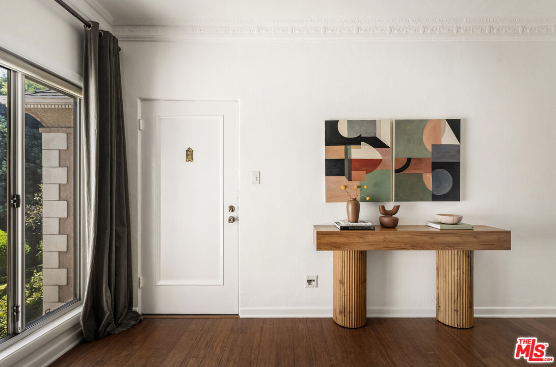 1147 S Westmoreland Ave Unit: 2