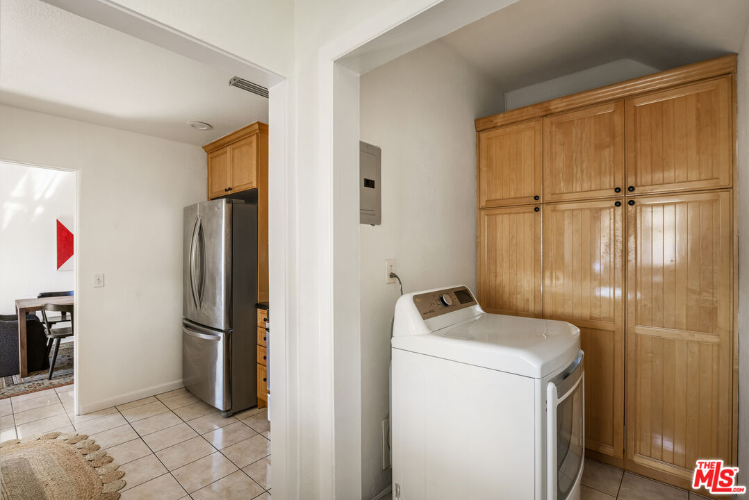 1147 S Westmoreland Ave Unit: 2