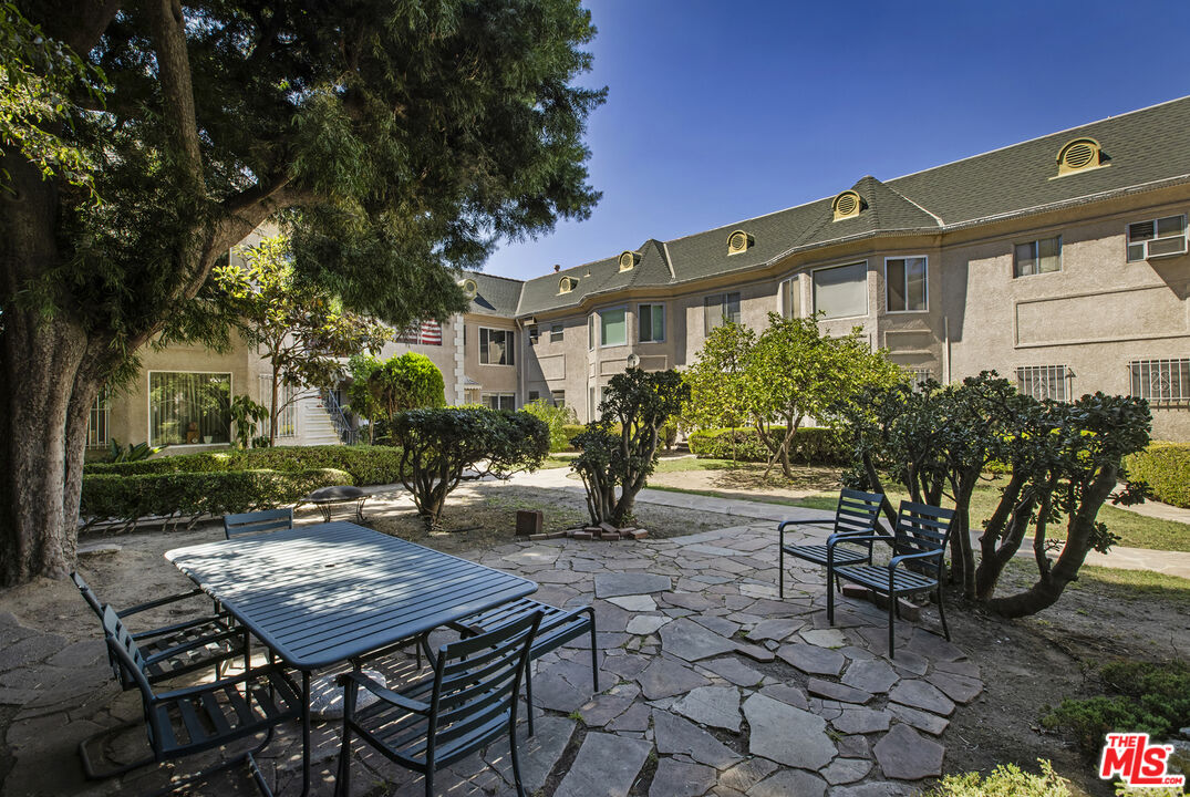 1147 S Westmoreland Ave Unit: 2