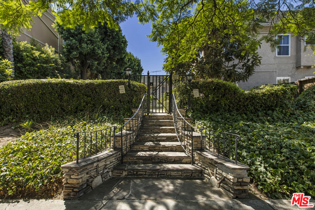 1147 S Westmoreland Ave Unit: 2