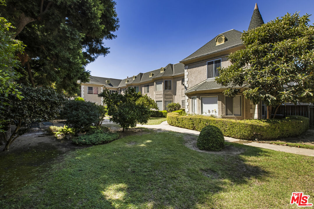 1147 S Westmoreland Ave Unit: 2