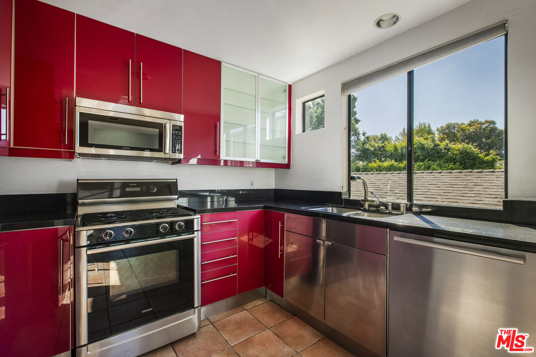 1017 Pearl St Unit: E