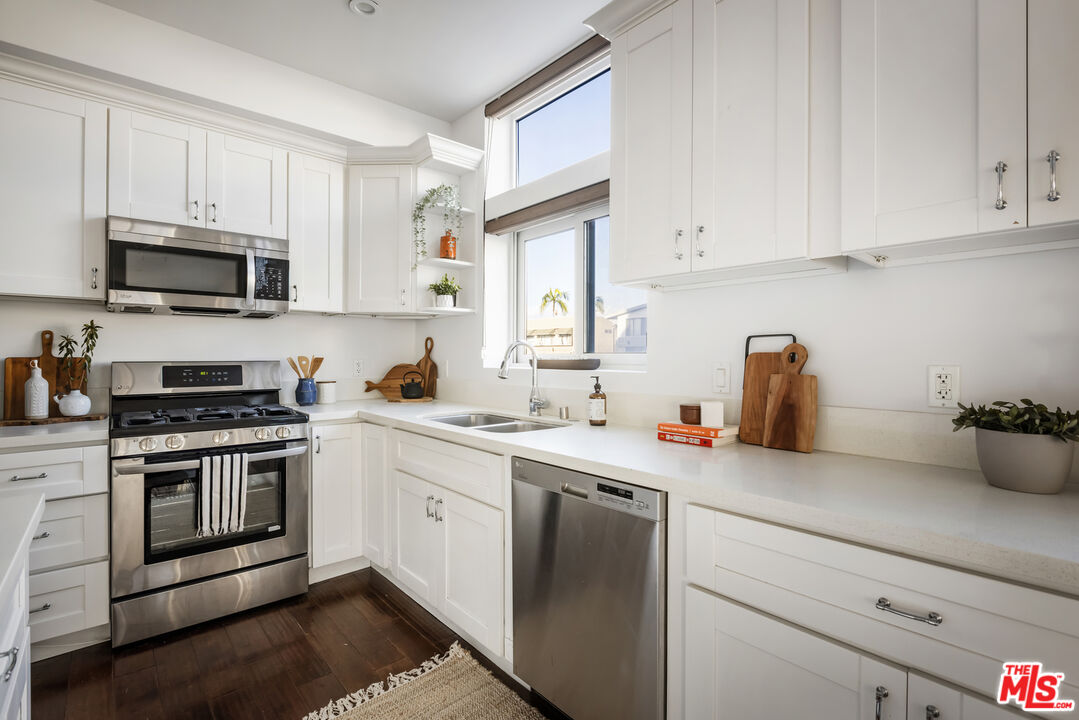 155 S Oxford Ave Unit: 201