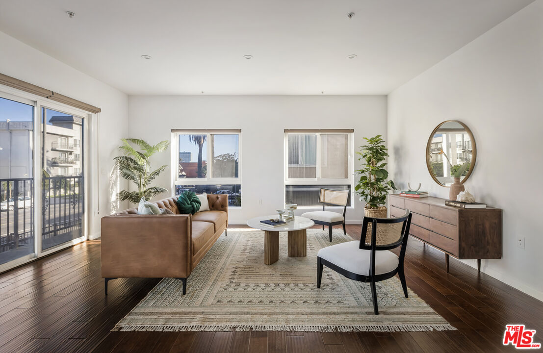 155 S Oxford Ave Unit: 201