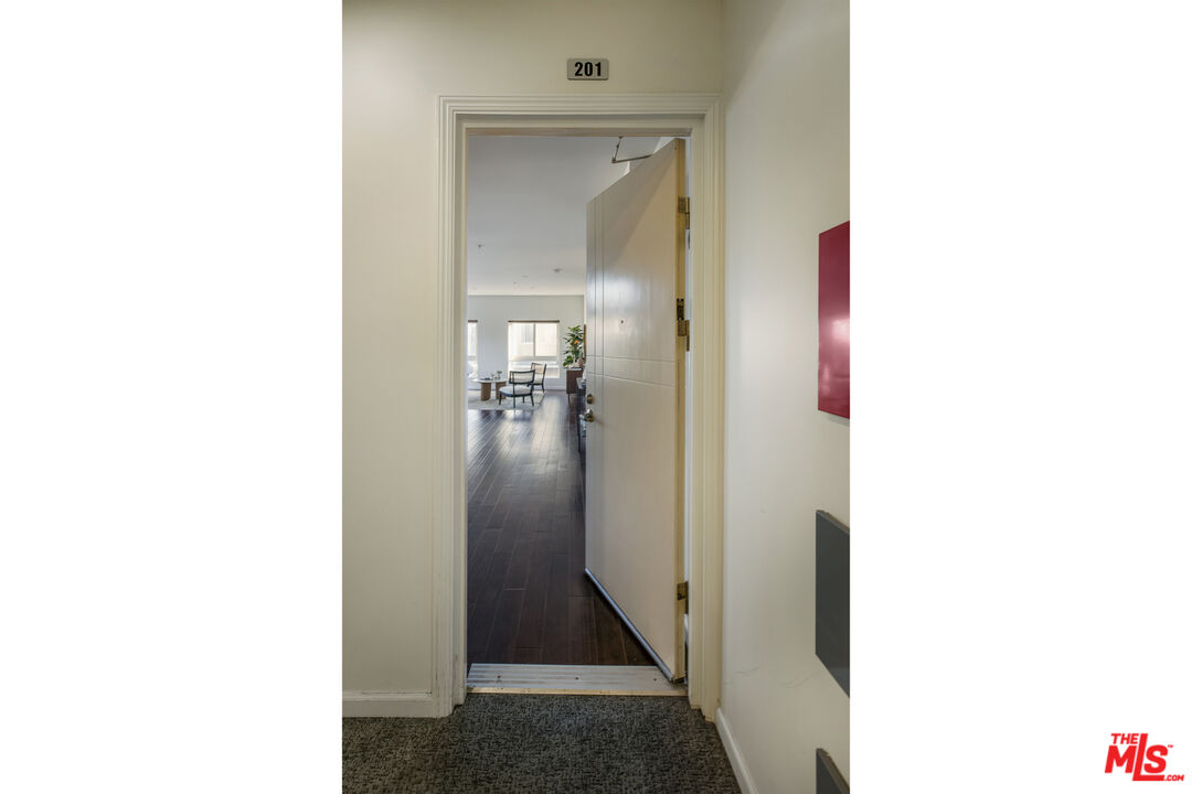 155 S Oxford Ave Unit: 201