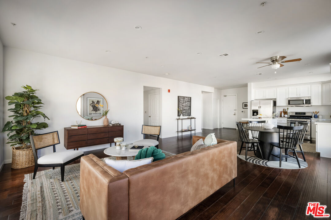 155 S Oxford Ave Unit: 201