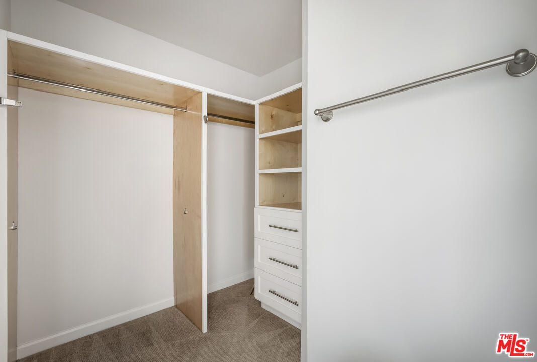 155 S Oxford Ave Unit: 201