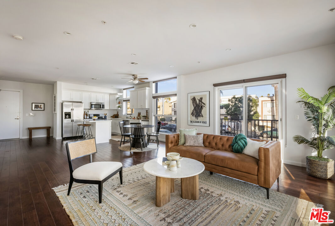 155 S Oxford Ave Unit: 201