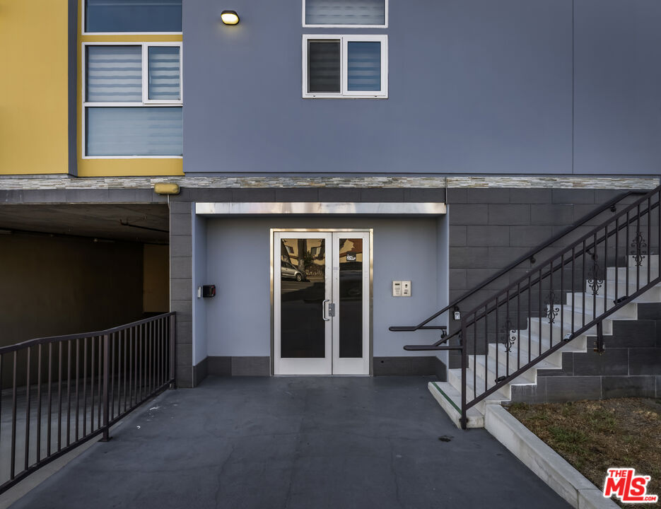 155 S Oxford Ave Unit: 201