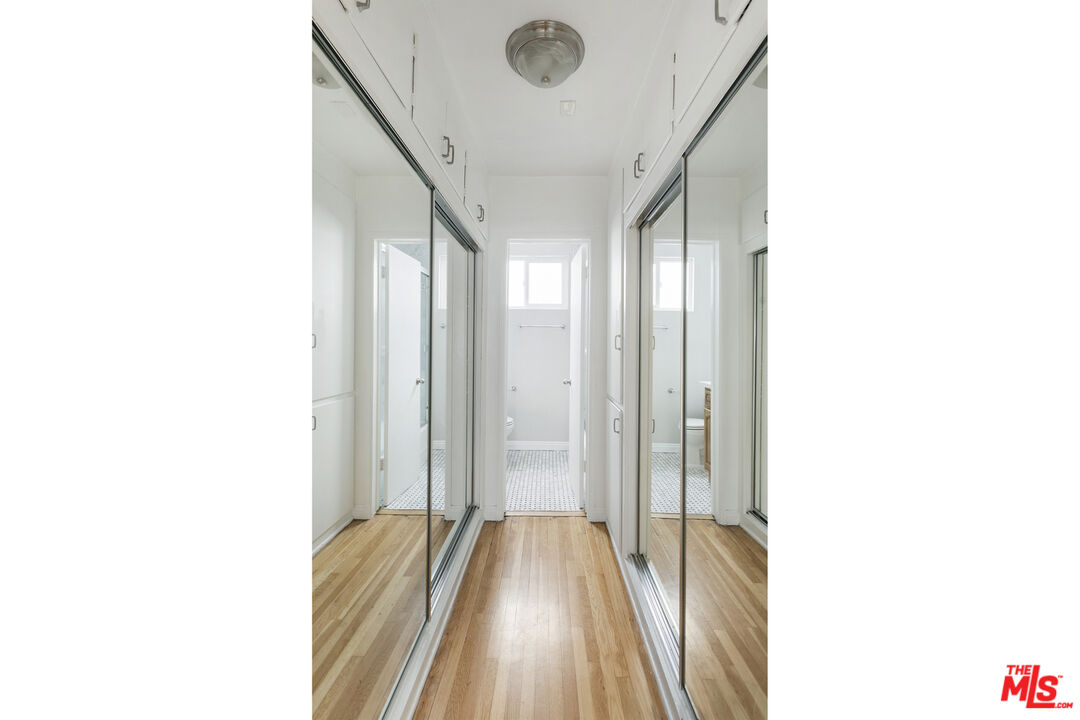 925 N Curson Ave Unit: 4 1/2