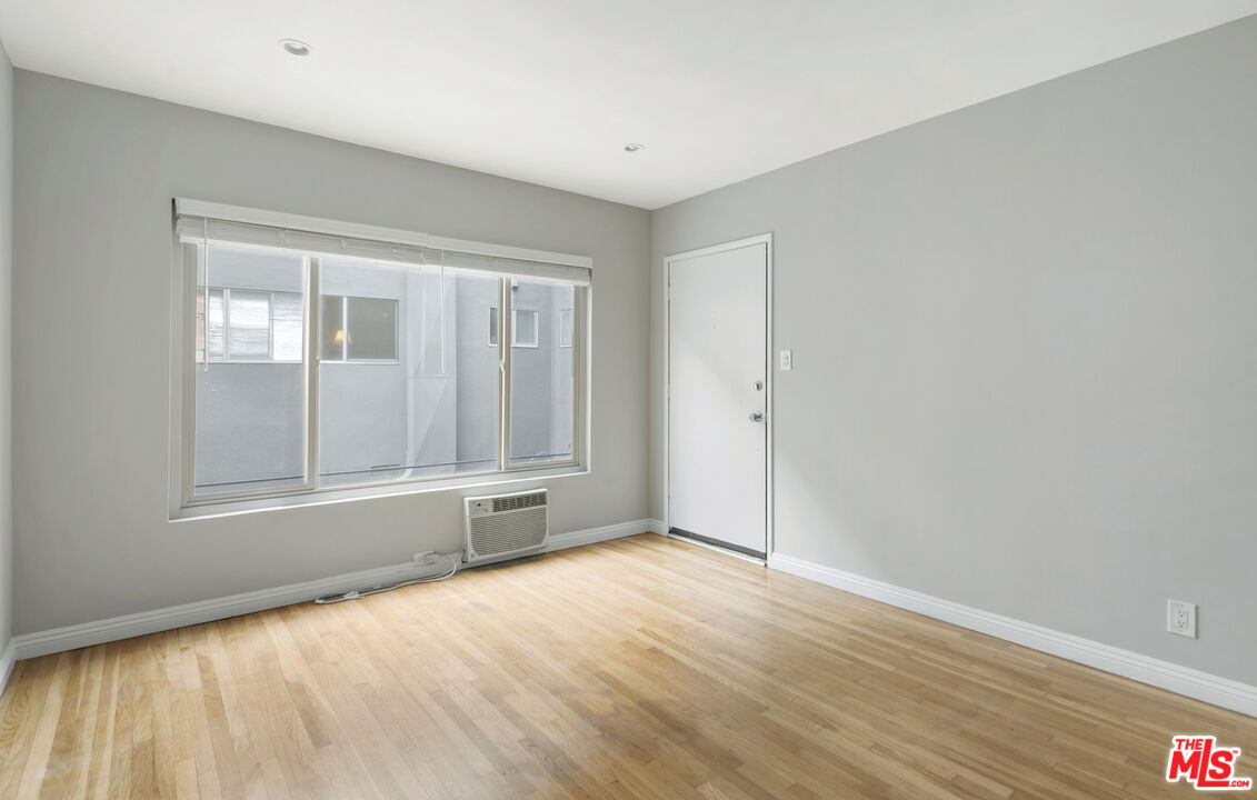 925 N Curson Ave Unit: 4 1/2