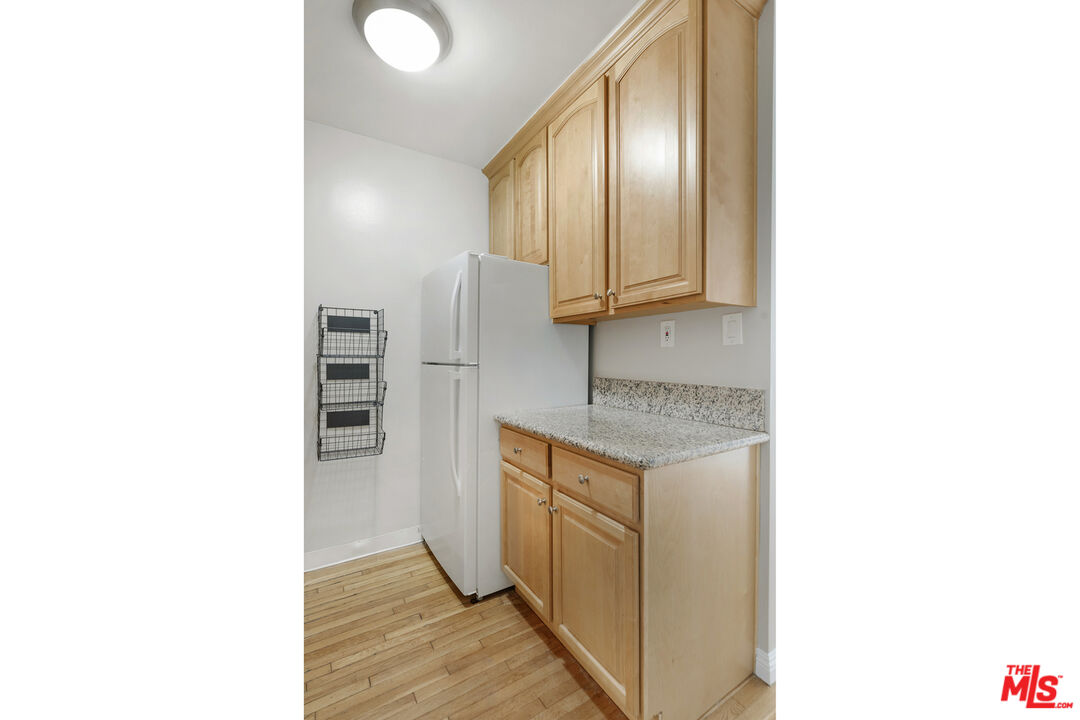 925 N Curson Ave Unit: 4 1/2